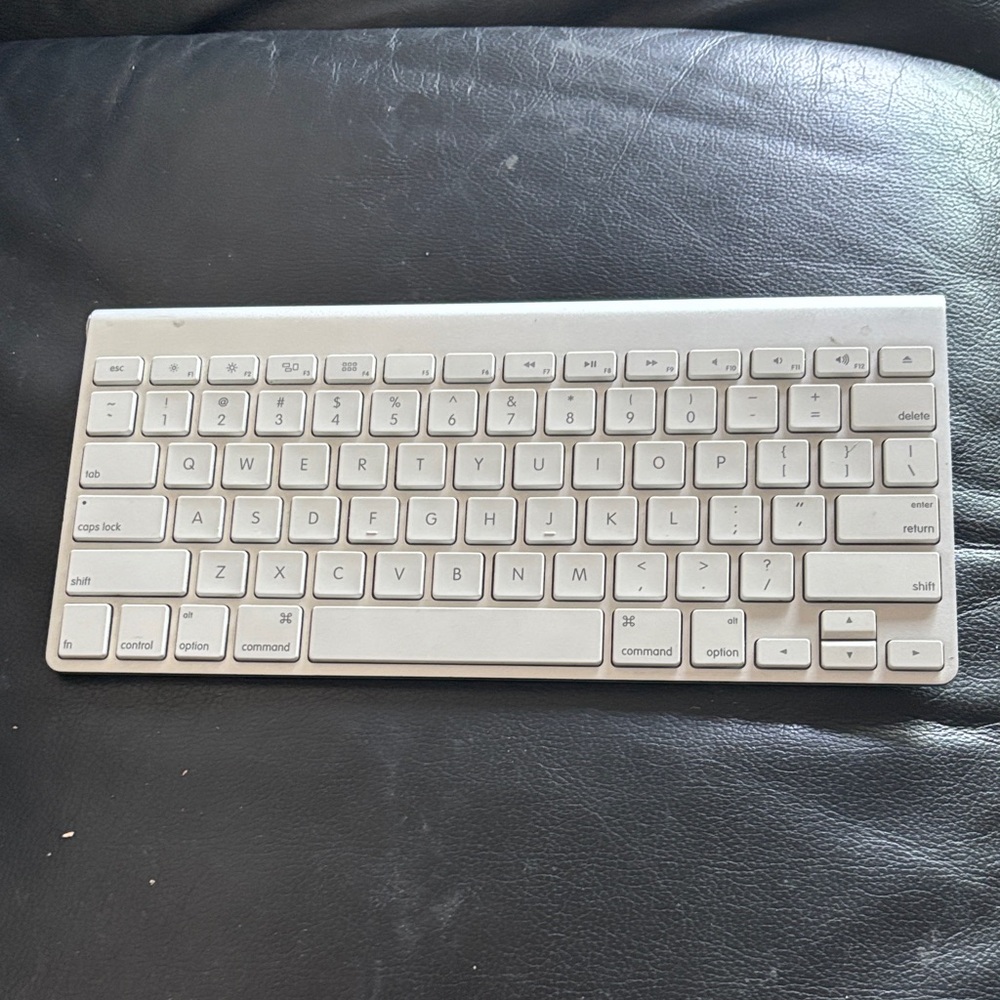 AppleWireless White Keyboard